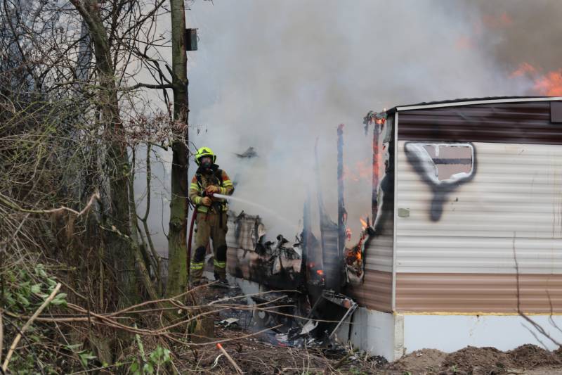 Chalet en schuur verwoest door uitslaande brand