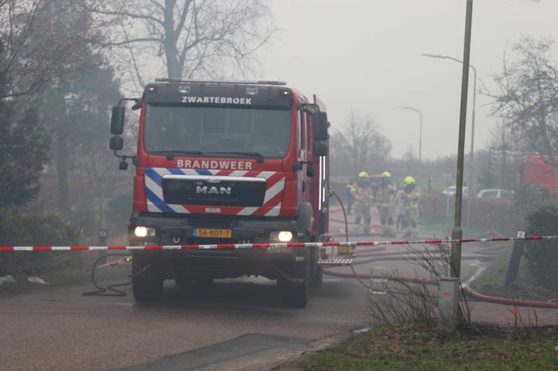 Chalet en schuur verwoest door uitslaande brand