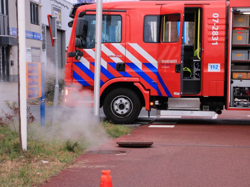 Brandweer opgeroepen voor stoom uit riool