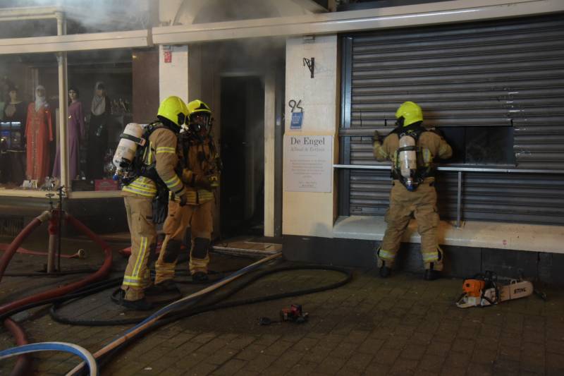 Twee gewonden bij zeer grote brand in snackbar De Engel