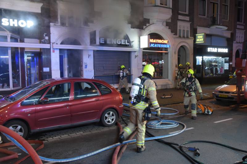 Twee gewonden bij zeer grote brand in snackbar De Engel