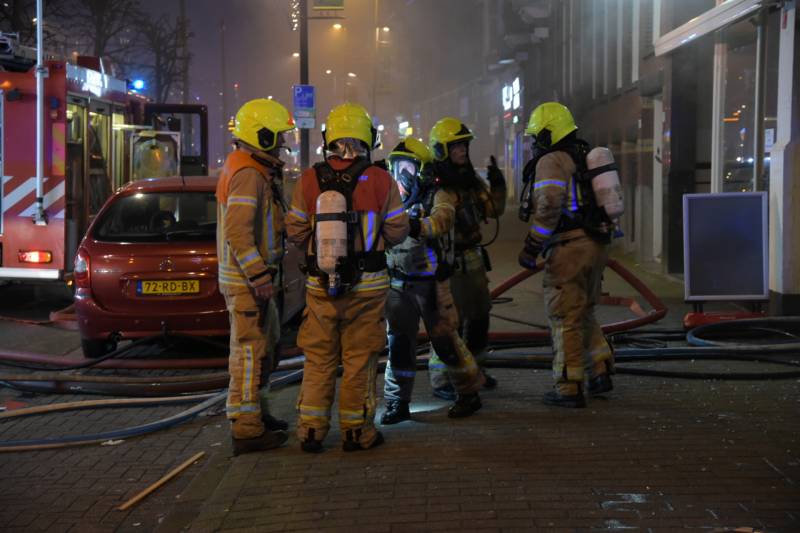 Twee gewonden bij zeer grote brand in snackbar De Engel