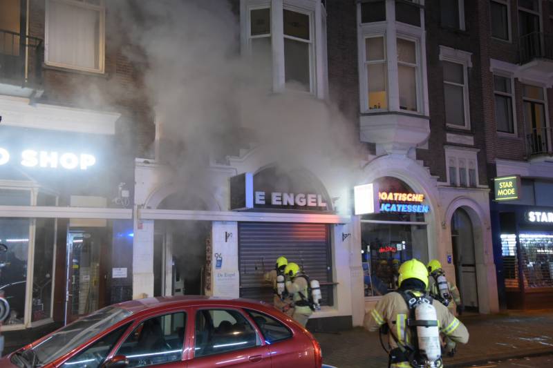 Twee gewonden bij zeer grote brand in snackbar De Engel
