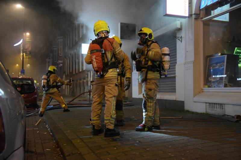 Twee gewonden bij zeer grote brand in snackbar De Engel