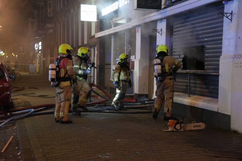 Twee gewonden bij zeer grote brand in snackbar De Engel