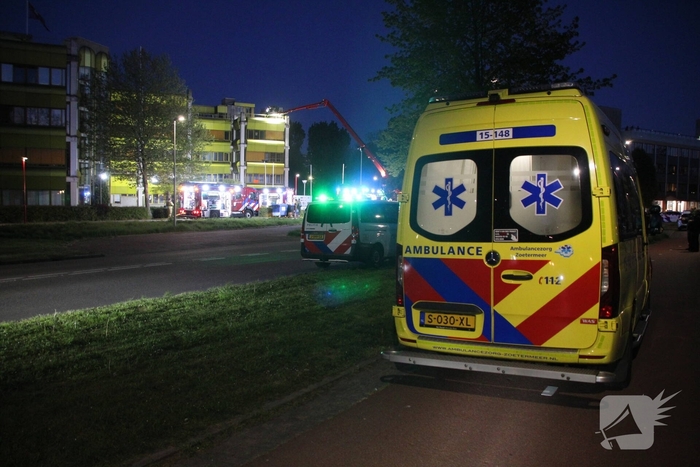 Brand in kantoorpand leidt tot grote inzet brandweer