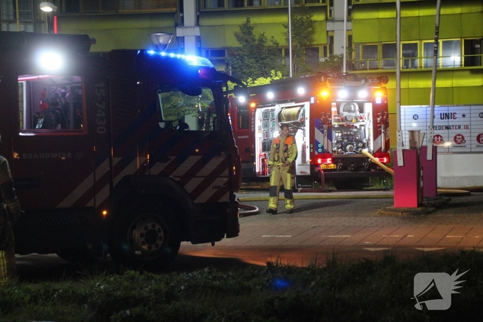 Brand in kantoorpand leidt tot grote inzet brandweer