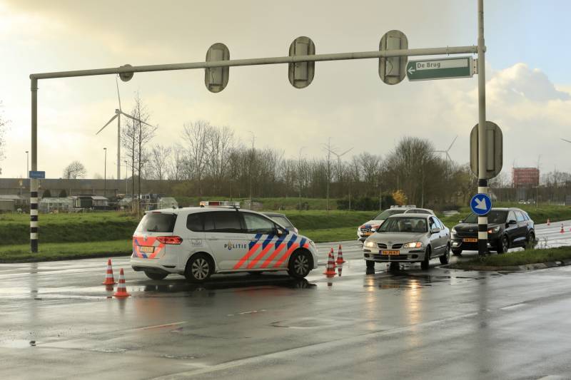 Politieauto in de kreukels na aanrijding