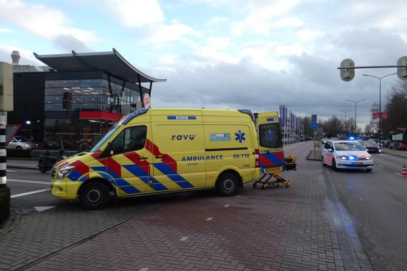 Scooterrijder gewond na aanrijding met auto