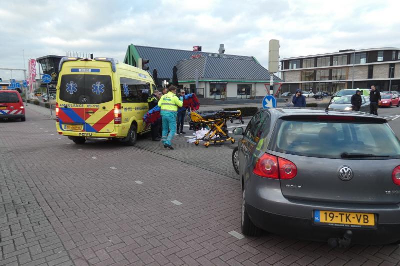 Scooterrijder gewond na aanrijding met auto