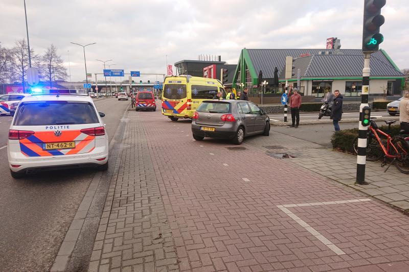 Scooterrijder gewond na aanrijding met auto