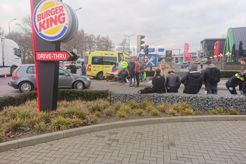 Scooterrijder gewond na aanrijding met auto