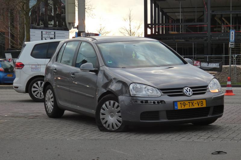 Scooterrijder gewond na aanrijding met auto