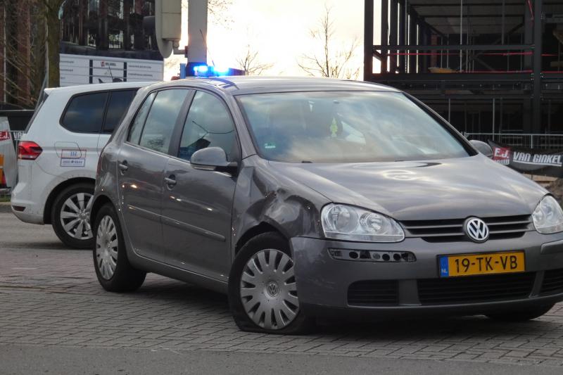 Scooterrijder gewond na aanrijding met auto