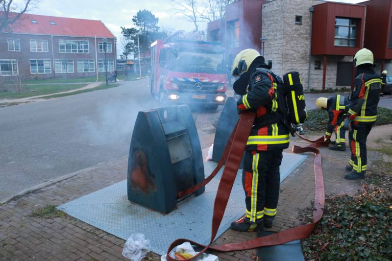 Veel rook bij brand in ondergrondse container