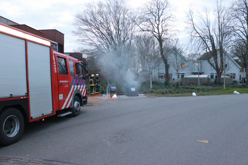 Veel rook bij brand in ondergrondse container