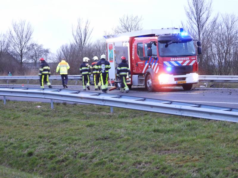 Flinke schade na crash tegen vangrail