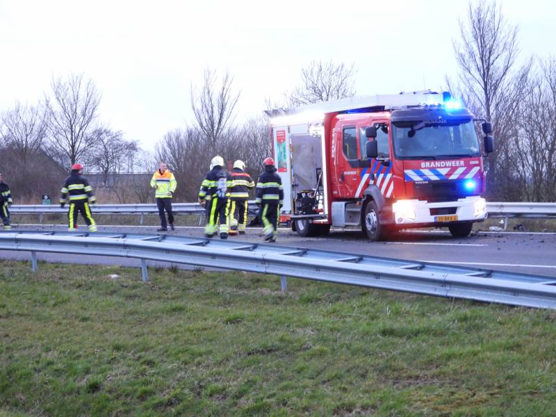 Flinke schade na crash tegen vangrail