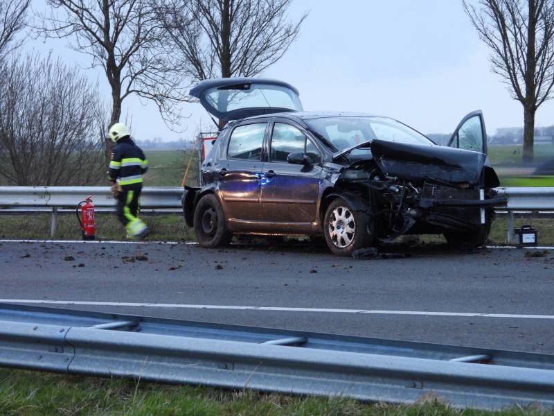 Flinke schade na crash tegen vangrail