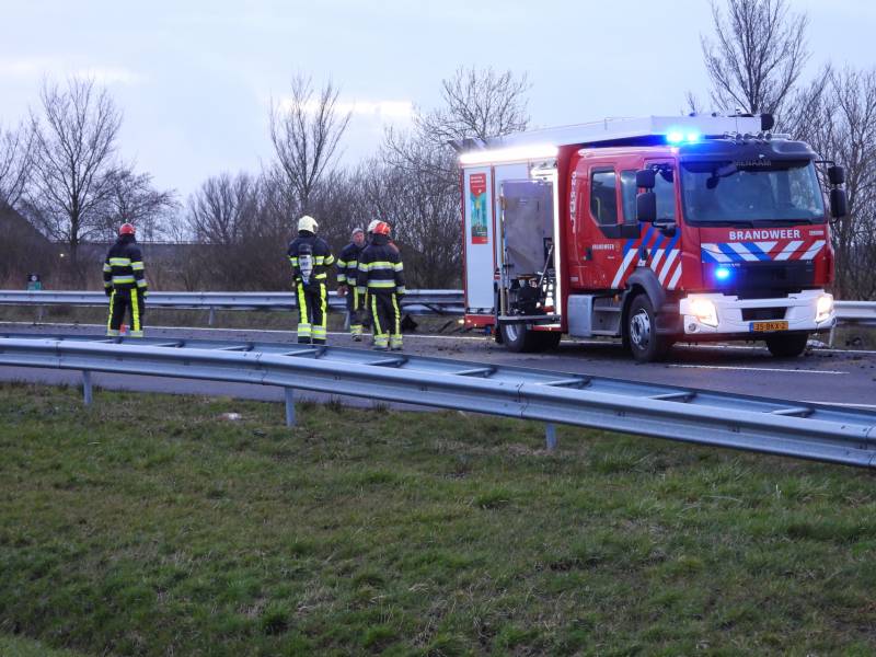 Flinke schade na crash tegen vangrail