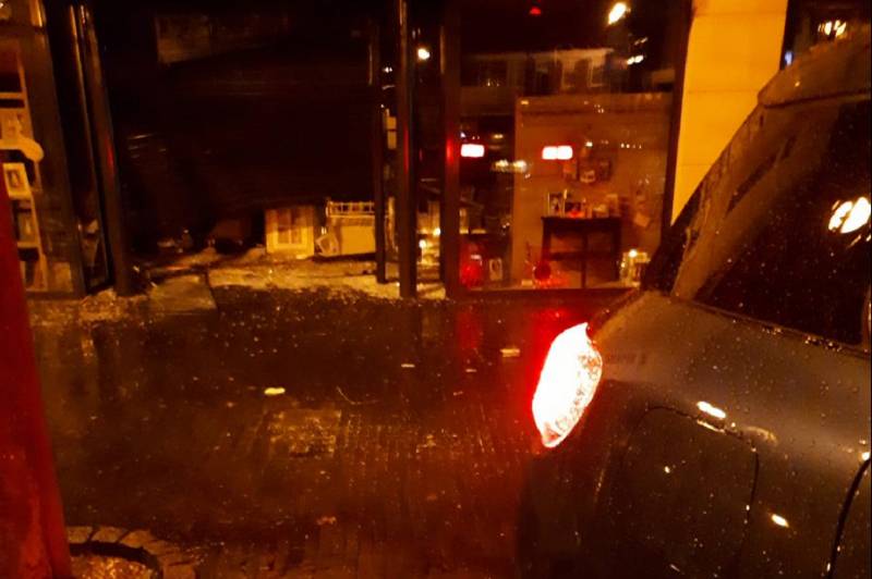 Belgische politie houdt verdachte ramkraak fotozaak aan