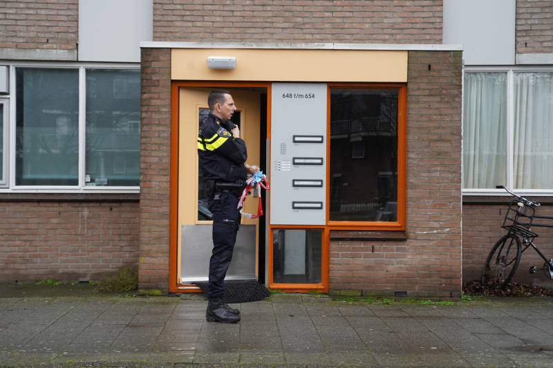 Moeder (24) en kind (2) onder bedreiging van vuurwapen overvallen