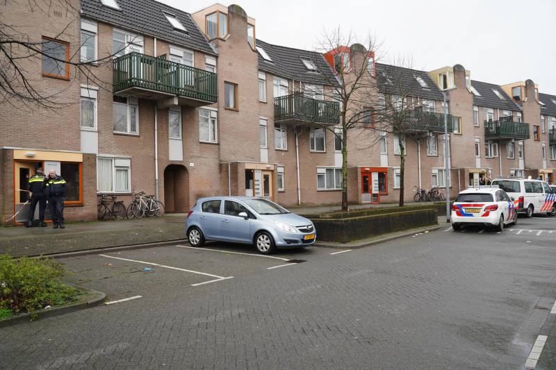 Moeder (24) en kind (2) onder bedreiging van vuurwapen overvallen