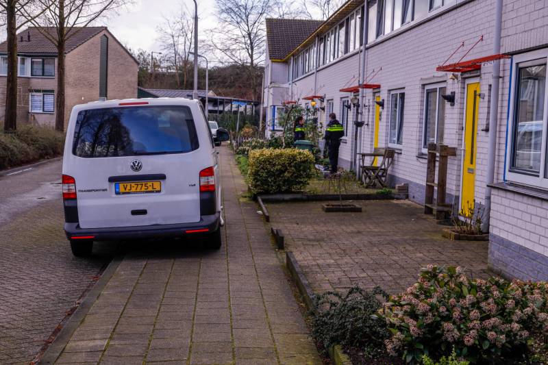 Overleden persoon aangetroffen na brand in woning