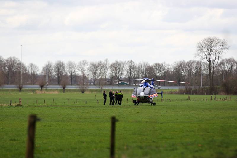 Grote inzet hulpdienst voor gewonde man in bosgebied