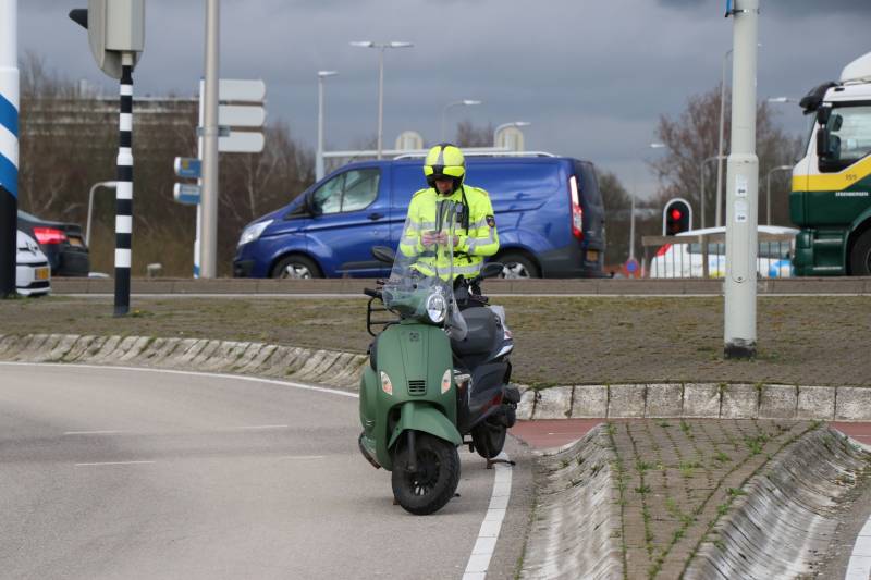 Racefietser gewond na botsing met scooter