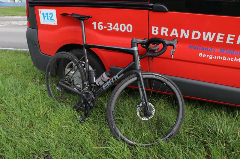 Racefietser gewond na botsing met scooter