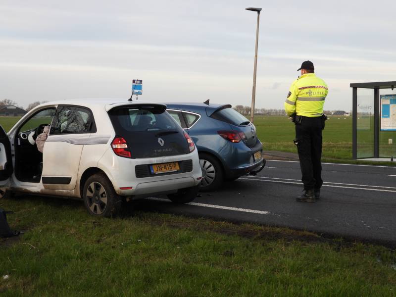 Provincialeweg dicht na aanrijding