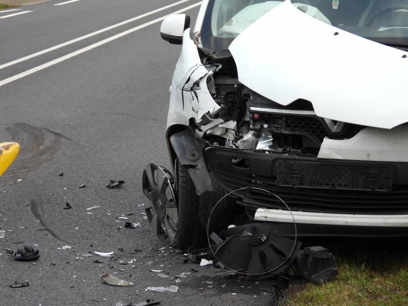 Provincialeweg dicht na aanrijding