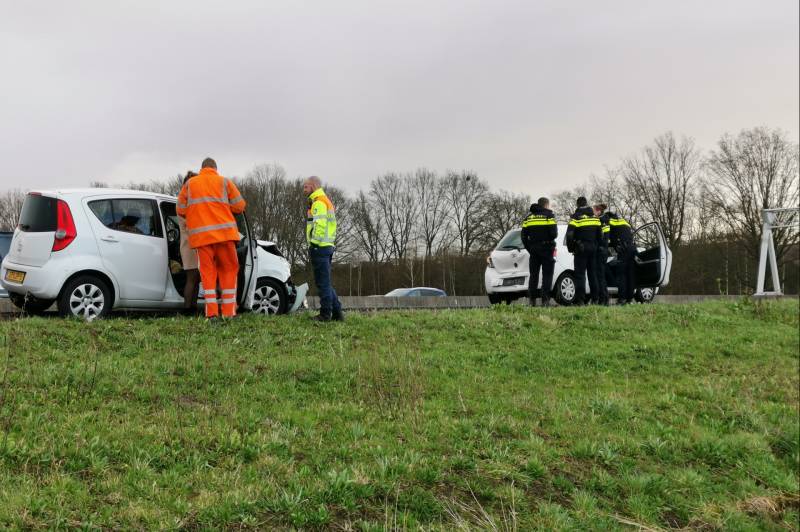 Veel schade bij kop-staartbotsing op snelweg