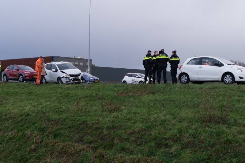 Veel schade bij kop-staartbotsing op snelweg