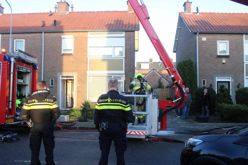 Veel rook bij schoorsteenbrand