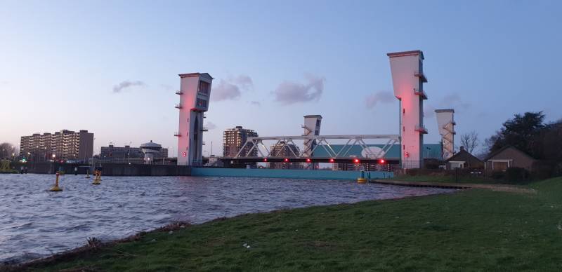 Hollandsche IJsselkering gesloten door hoog water
