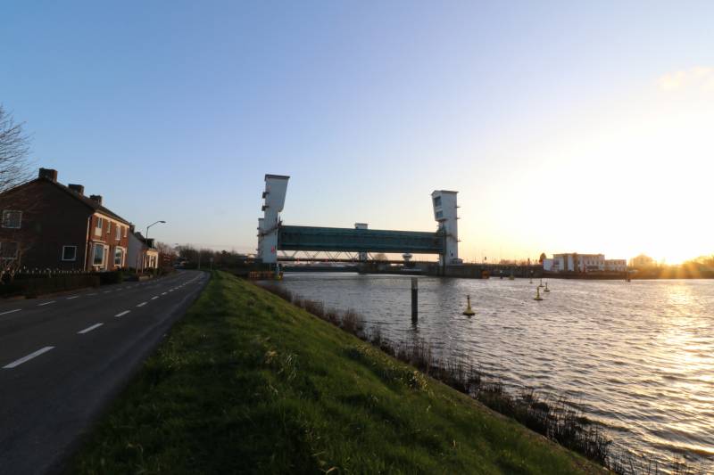 Hollandsche IJsselkering gesloten door hoog water