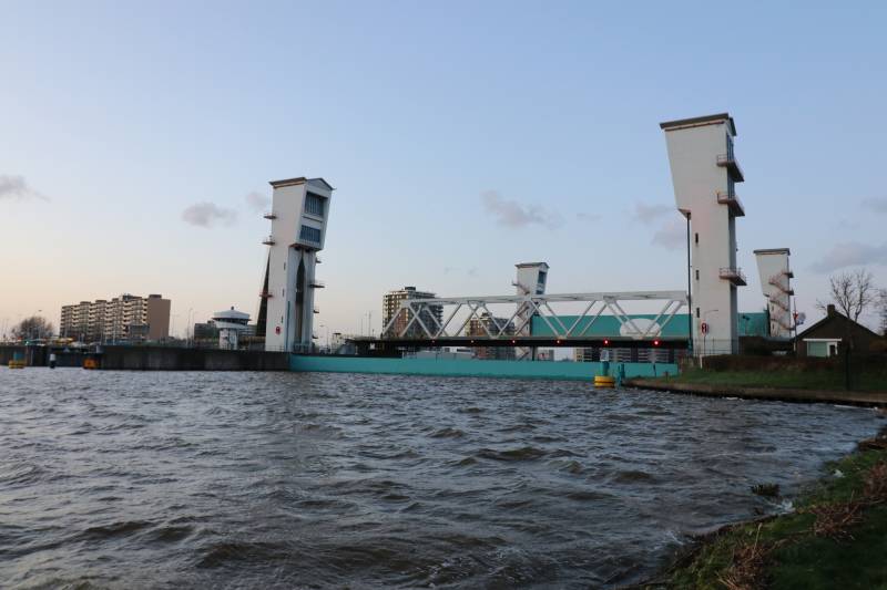 Hollandsche IJsselkering gesloten door hoog water
