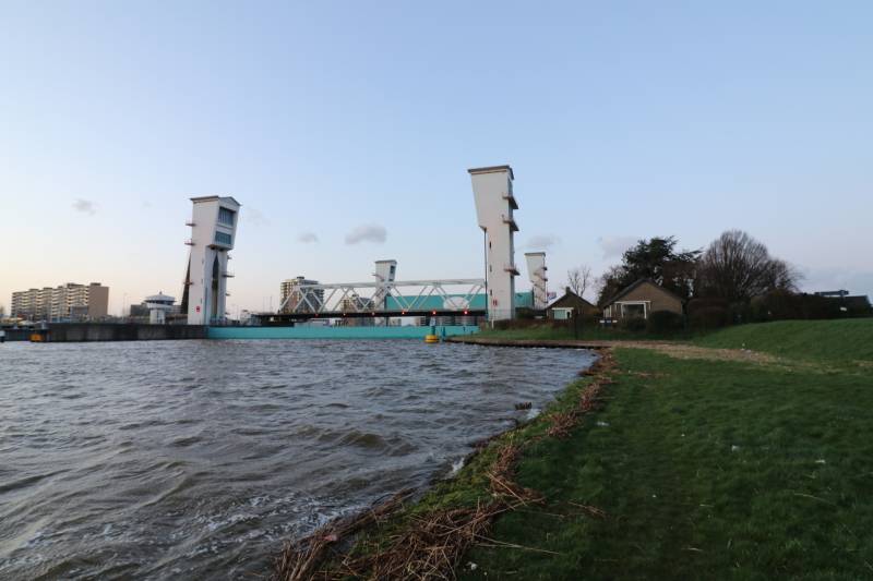 Hollandsche IJsselkering gesloten door hoog water