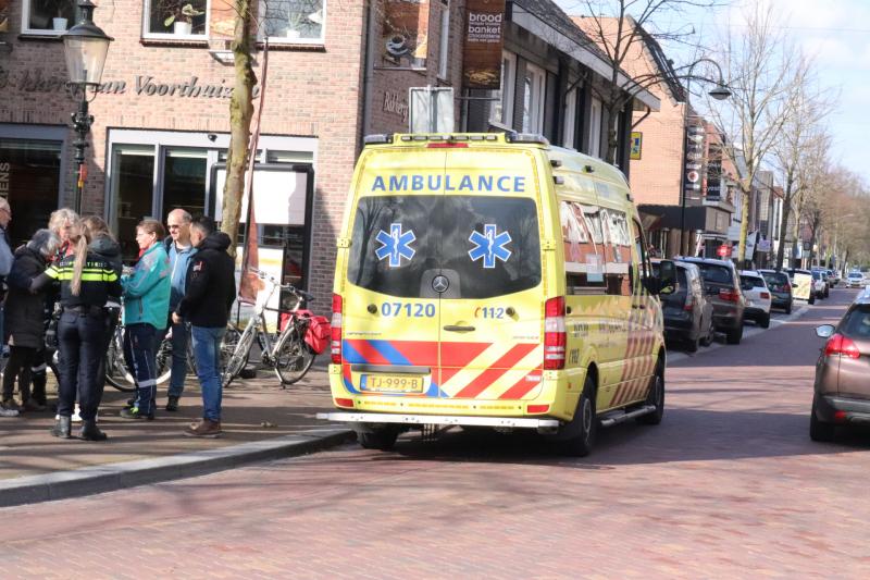 Fietser komt in botsing met auto