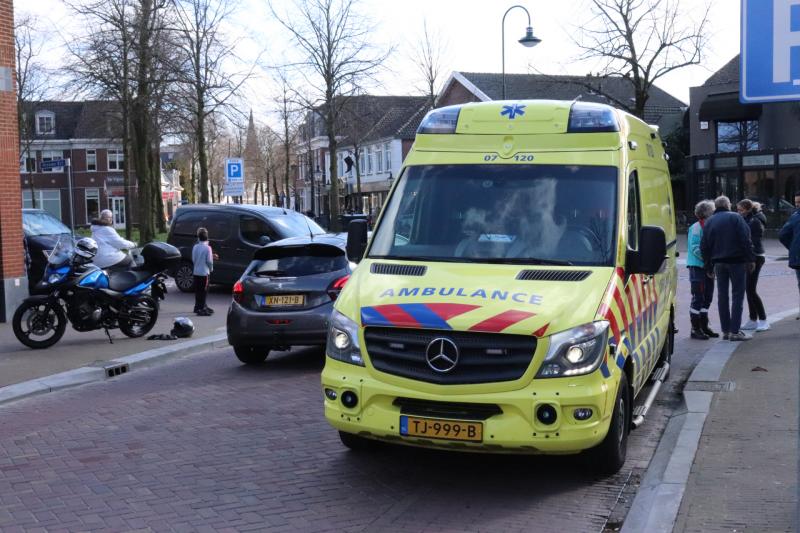 Fietser komt in botsing met auto