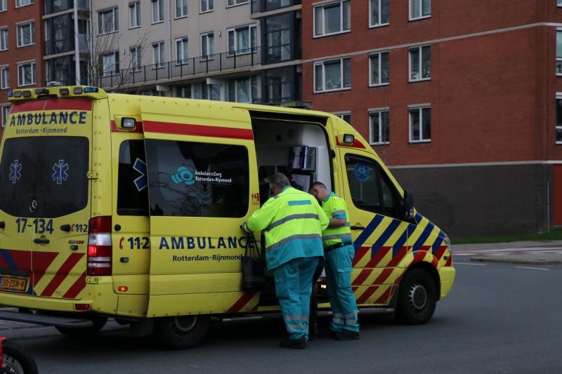 Scooterrijder in botsing met auto