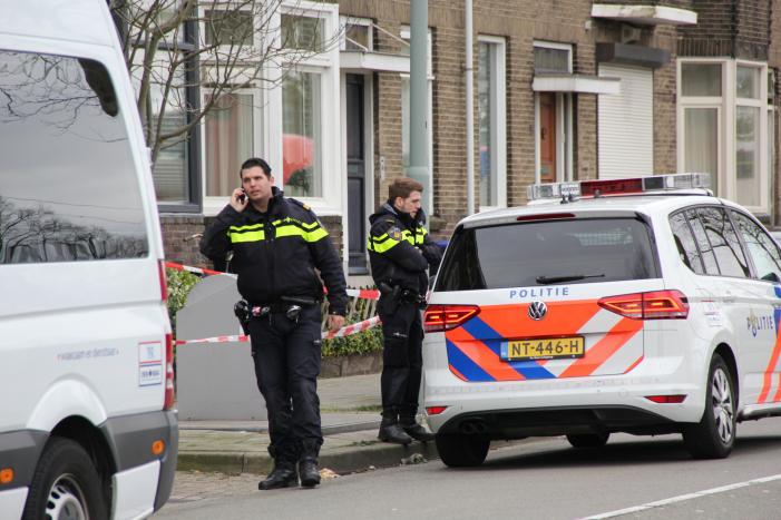 Man zwaargewond na steekpartij in woning