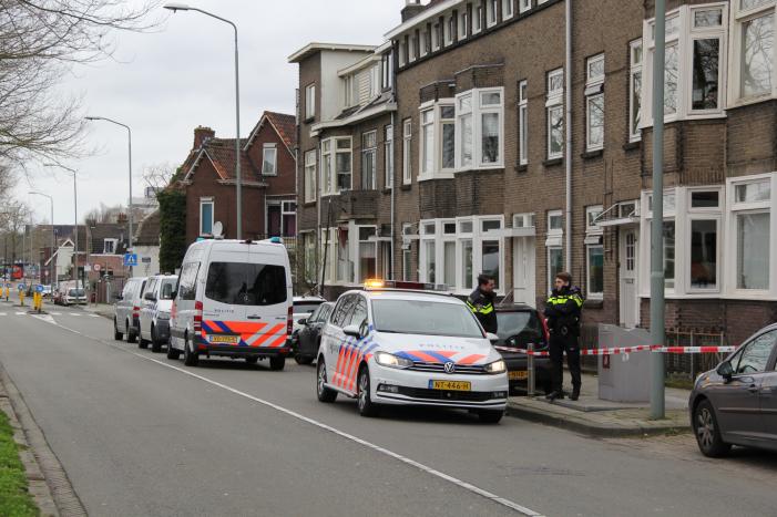 Man zwaargewond na steekpartij in woning