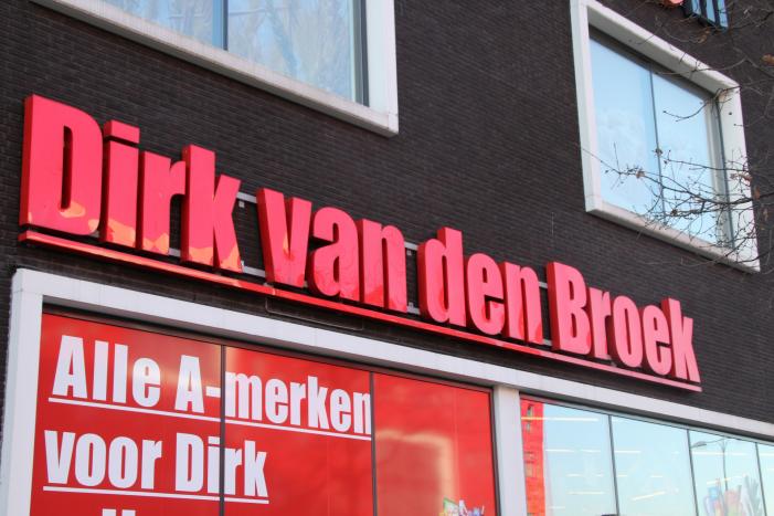 Persoon gewond bij steekpartij supermarkt Dirk van den Broek