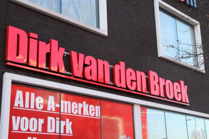 #Rotterdam Persoon gewond bij steekpartij supermarkt Dirk van den Broek Jan Steenstraat Rotterdam.