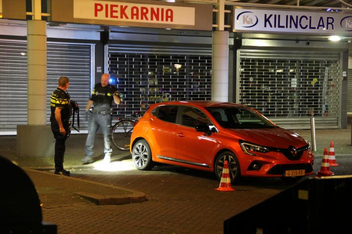 Man en vrouw worden beschoten en raken zwaargewond