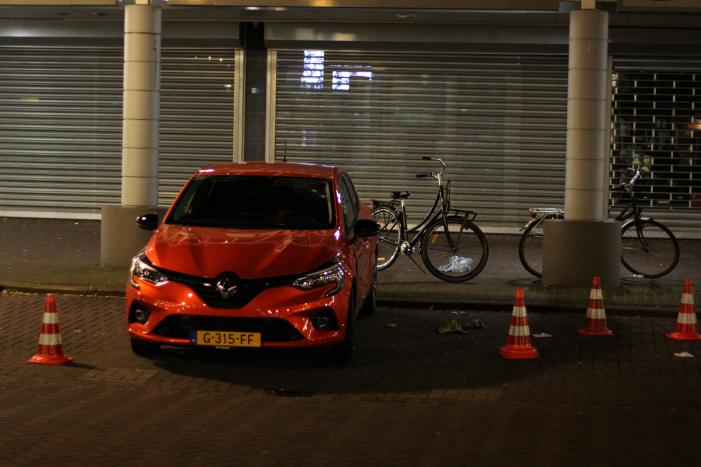 Man en vrouw worden beschoten en raken zwaargewond