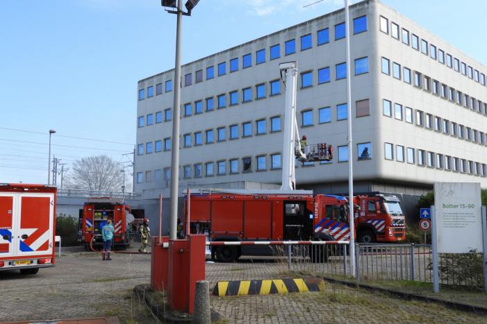 Voormalig pand Getronics Data Centre vol rook